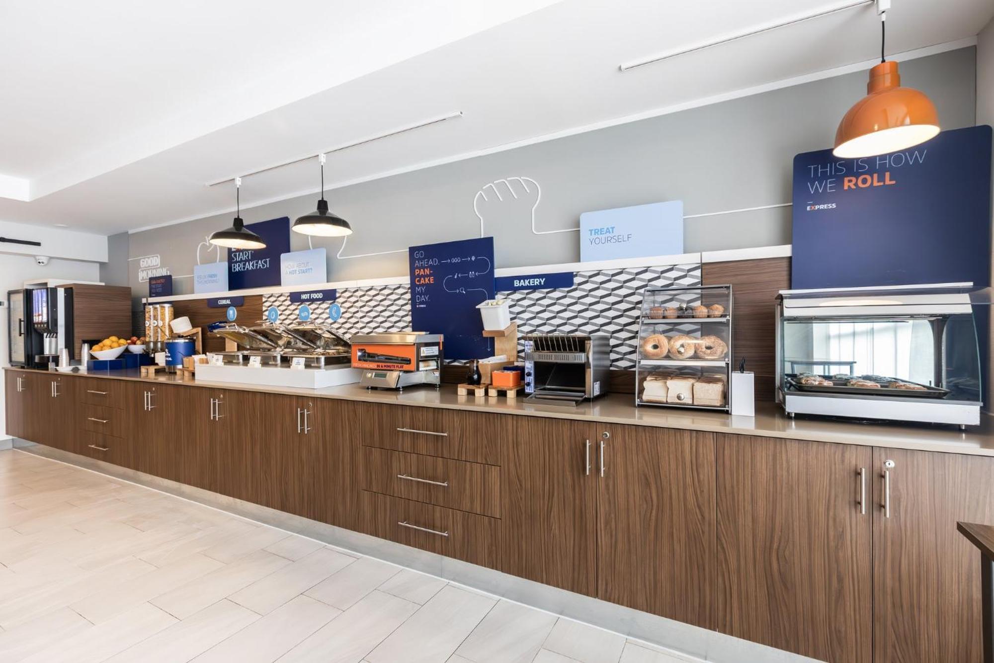 Holiday Inn Express Toronto-North York By Ihg Bagian luar foto