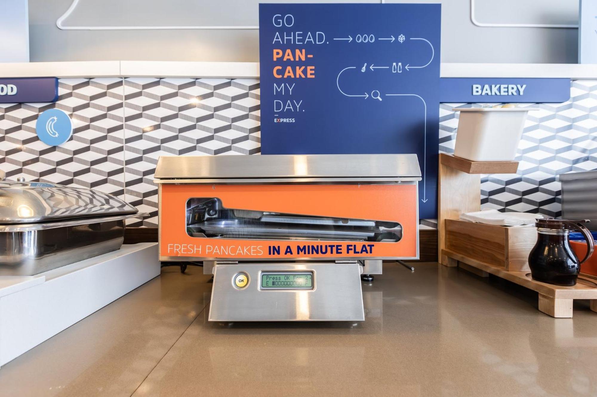 Holiday Inn Express Toronto-North York By Ihg Bagian luar foto