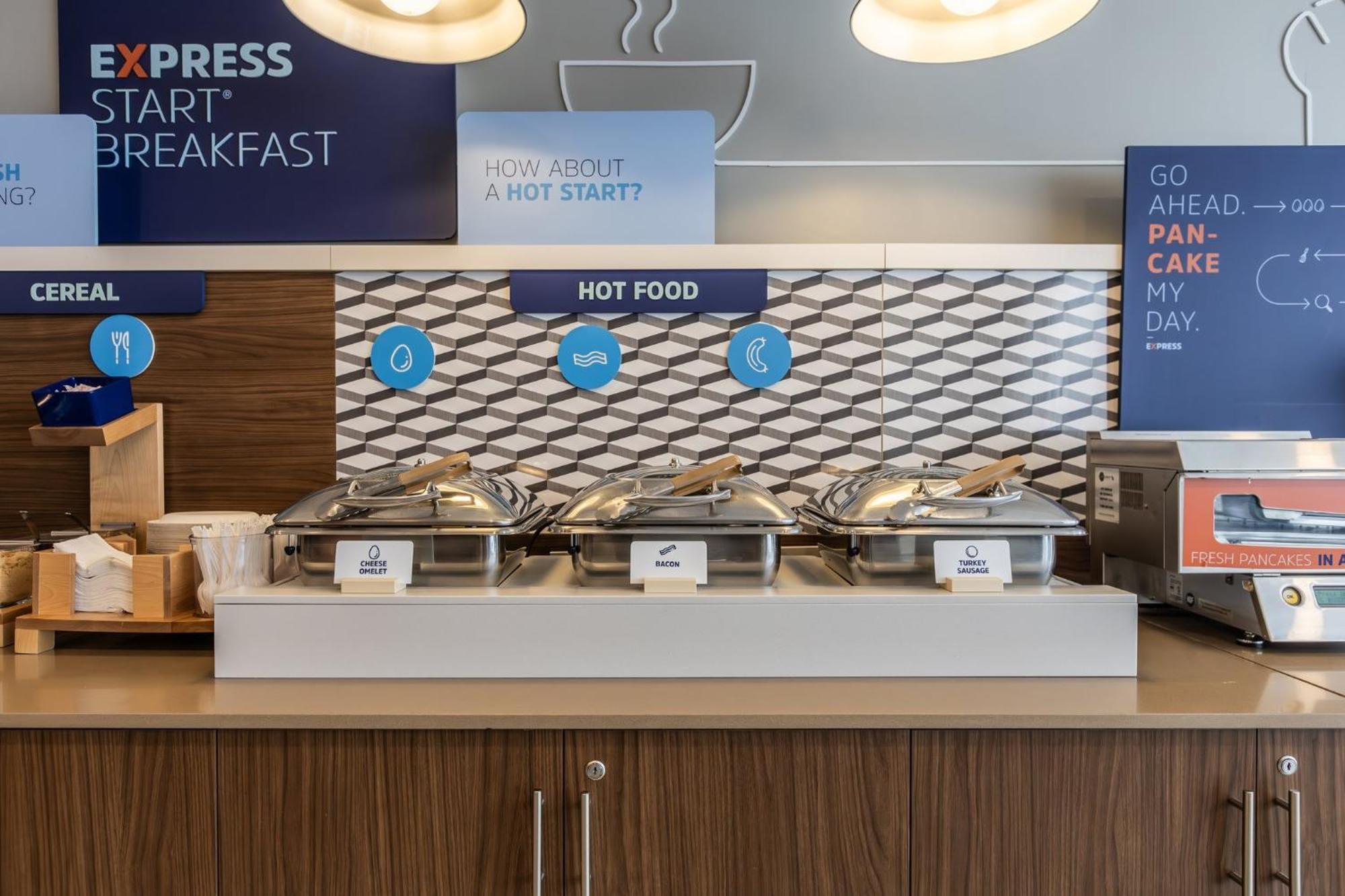 Holiday Inn Express Toronto-North York By Ihg Bagian luar foto