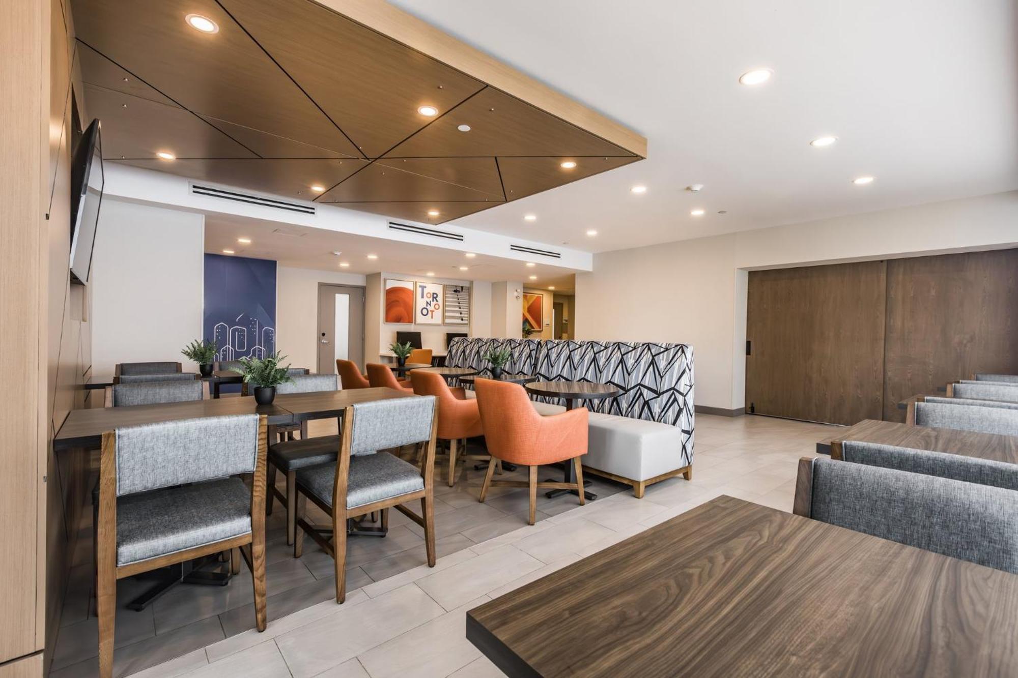 Holiday Inn Express Toronto-North York By Ihg Bagian luar foto