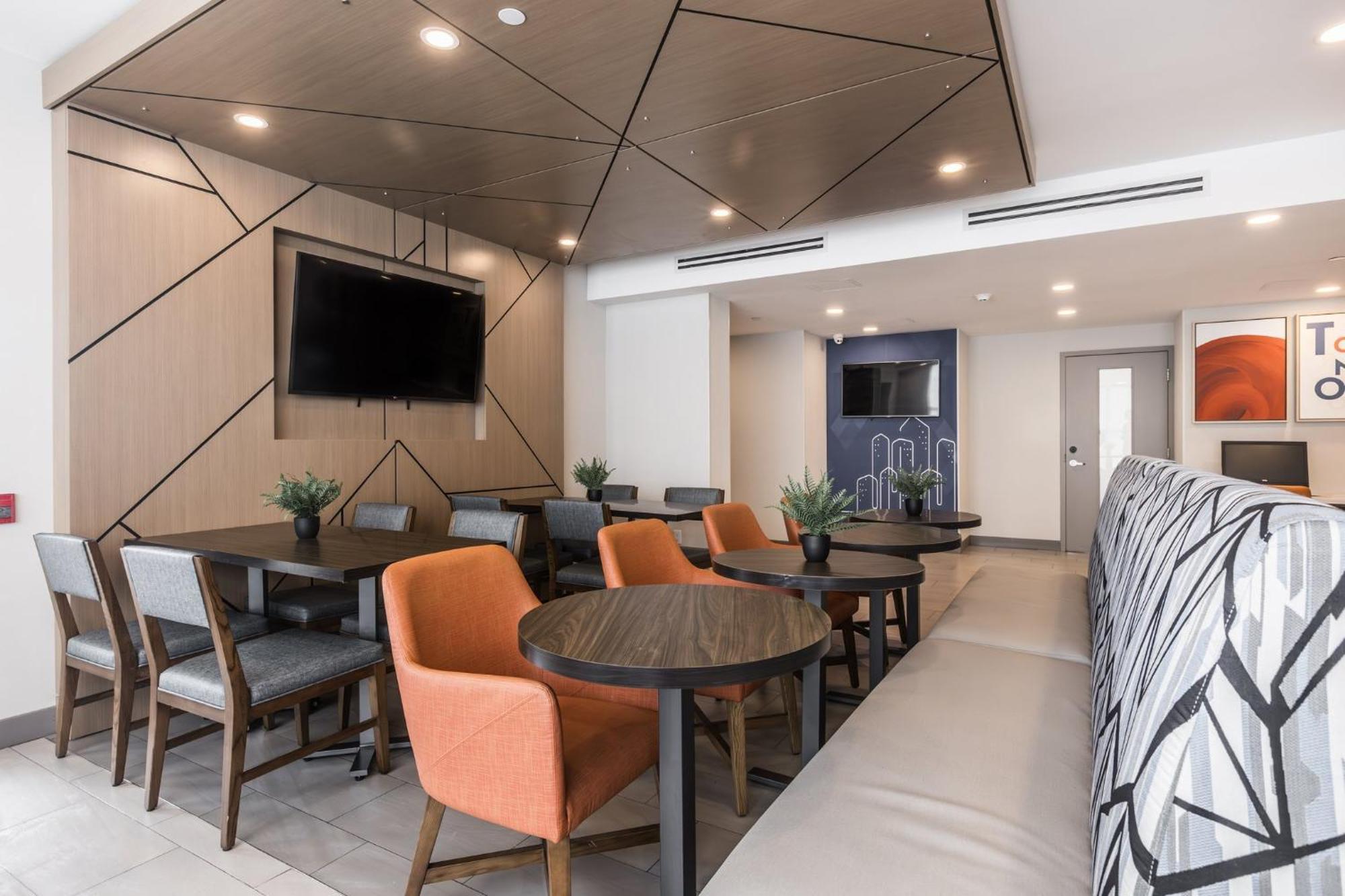 Holiday Inn Express Toronto-North York By Ihg Bagian luar foto