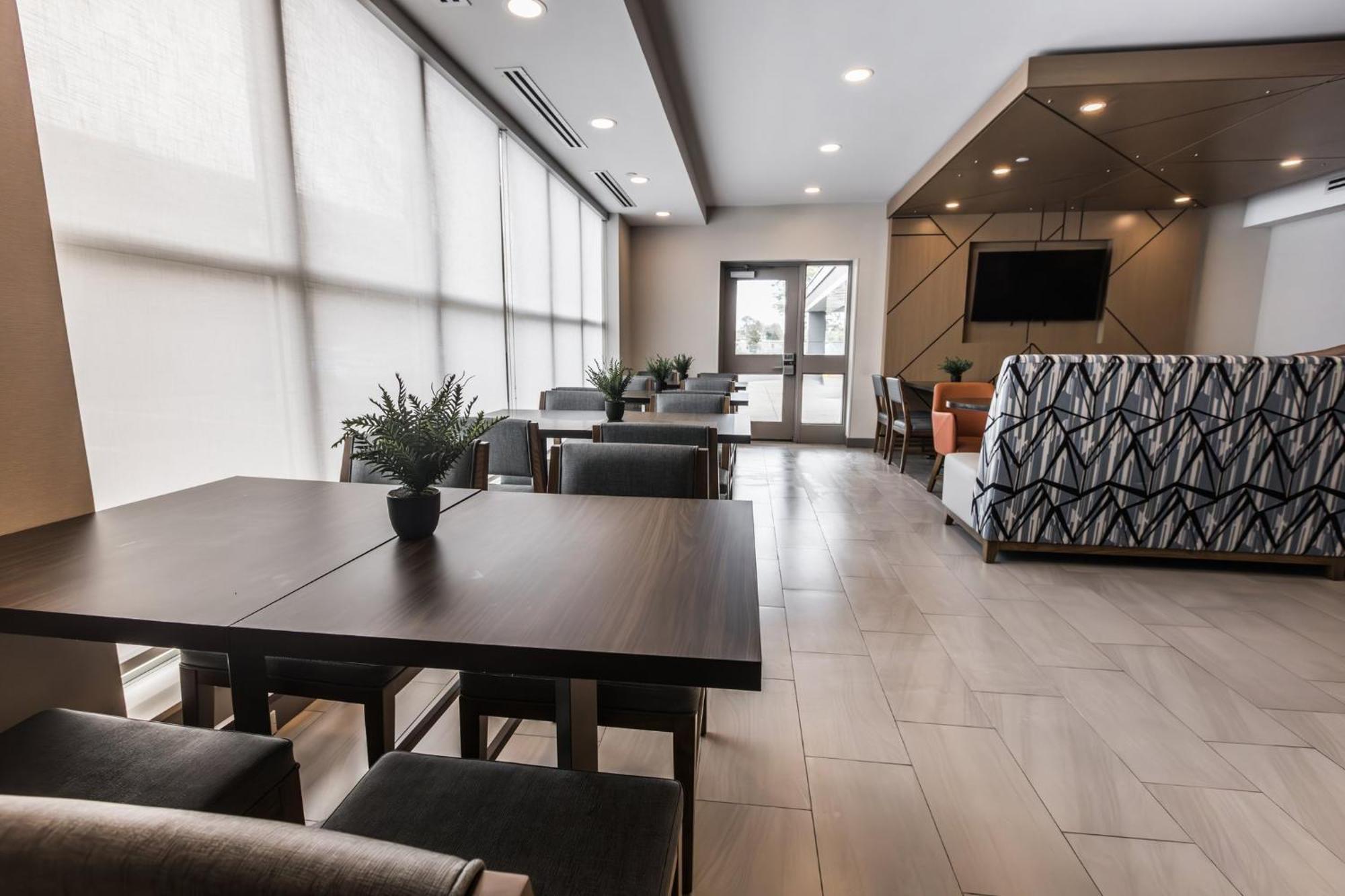 Holiday Inn Express Toronto-North York By Ihg Bagian luar foto