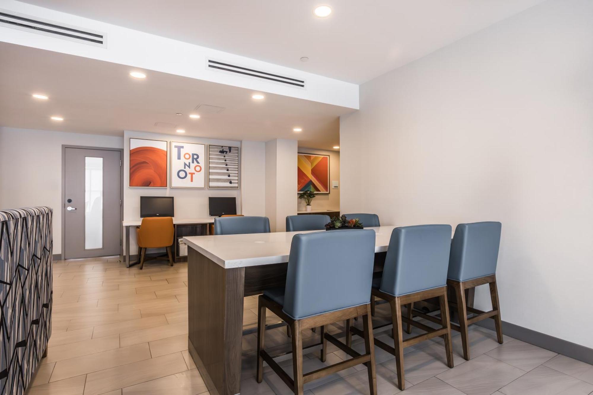 Holiday Inn Express Toronto-North York By Ihg Bagian luar foto